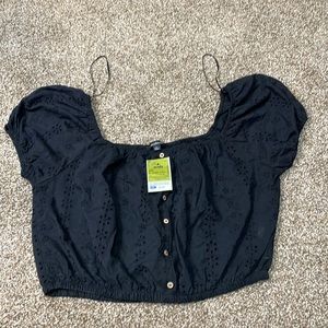 Ambiance Juniors Crop Top. NWT. Size L.